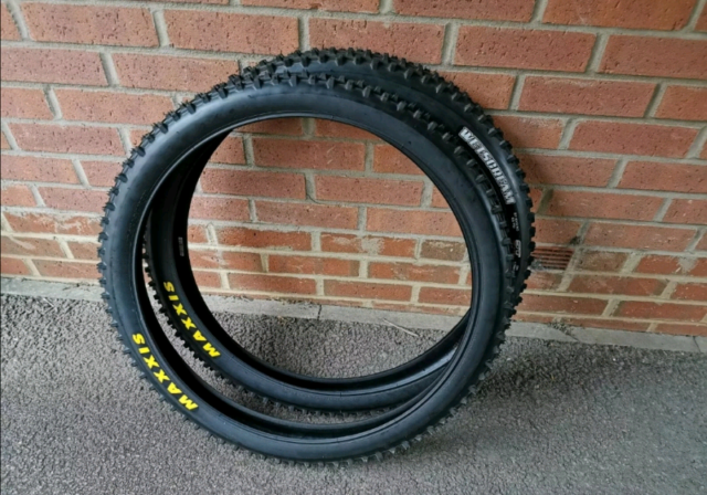27.5 x 2.5 tyres